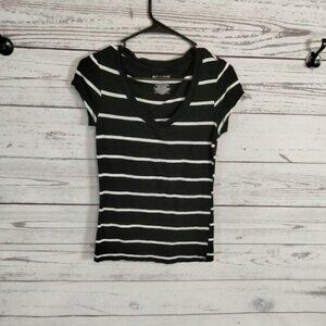 "No Boundaries" woman's shirt 